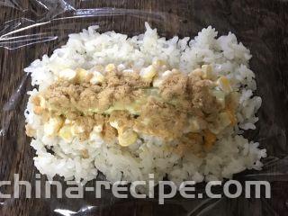 超豪华饭团,最上面撒上肉松