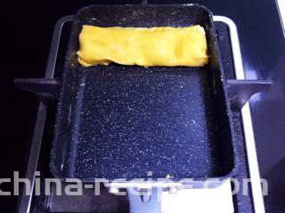 黑芝麻汤圆厚蛋烧,第一层包好了