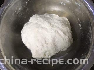 咸菜肉丝面疙瘩,揉成面团