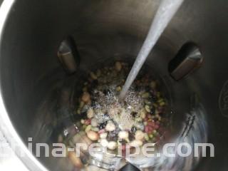 花生杂豆浆,放入1000毫升清水