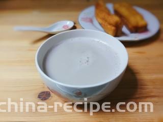 花生杂豆浆,虽然豆浆有点黑，但是营养丰富口味佳