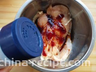 水果鸡肉披萨,少许盐。