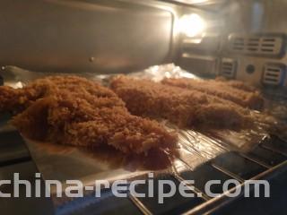 水果鸡肉披萨,烤箱预热200度，30分钟。