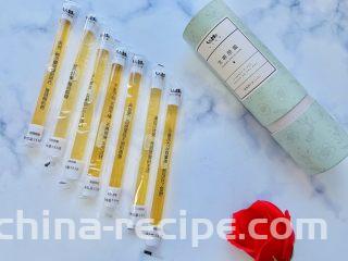 蜂蜜松饼🥞,最近爱上了这款蜂蜜，非常方便卫生，用多少拧开盖子到就可以😌