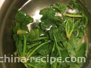 蔬菜小饼,开水烫一下水。