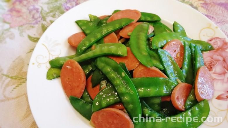 The recipe for stir fried sausage with Dutch beans