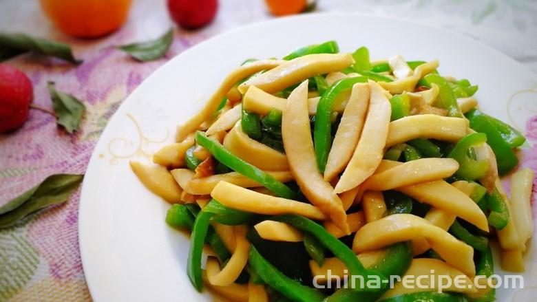 The recipe for stir frying shiitake mushrooms with green peppers