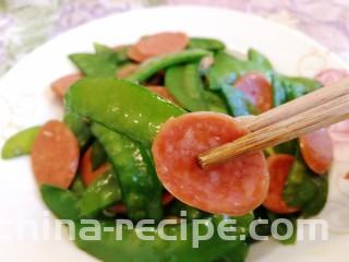 荷兰豆炒香肠,脆嫩可口又下饭。