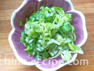 苜蓿菜饼,切好葱花