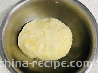 牛角酥,轻柔捏成团即可
‼️不用揉面，不用揉面，不用揉面，