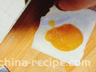 菠萝酱三角包,舀一勺菠萝酱