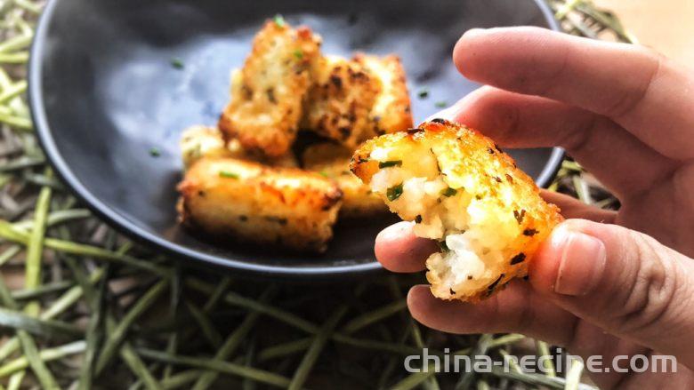 The recipe for scallion flavored mochi rice cake