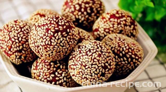 The method of making purple sweet potato glutinous rice balls