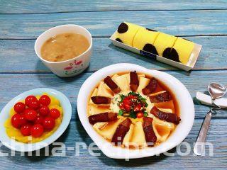 腊肉蒸豆腐卧蛋,简单的食材用心去做就会有意想不到的收获
