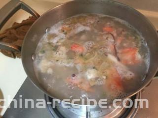 超鲜虾鱼片粥,继续小火煮。