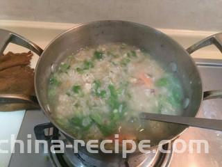 超鲜虾鱼片粥,这个时候可以倒一点麻油。