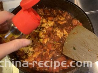 鸡蛋西红柿打卤面,出锅前放入适量麻油