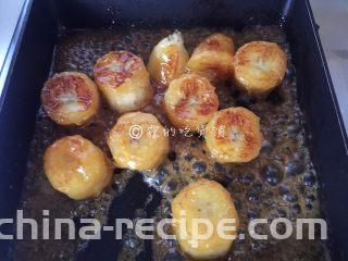 焦糖肉桂香蕉,两面都呈金黄色，就可以出锅了。