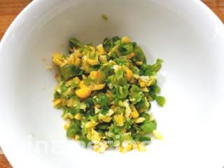 鸡肉蔬菜饼汉堡,切碎备用
