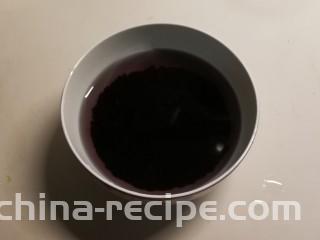 黑米红豆粥,黑米类清洗干净用清水泡1个小时