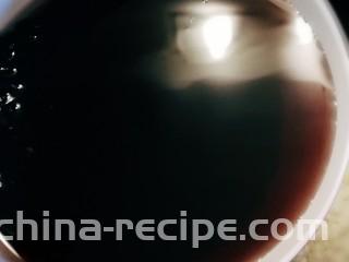 黑米红豆粥,米类连同泡米水一同放入