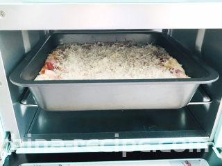 黑椒牛肉披萨,送进烤箱，200度20分钟就可以烤熟了