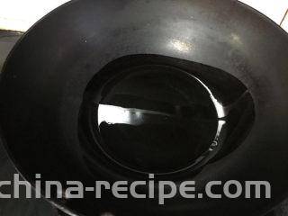 醋溜绿豆芽,热锅倒油