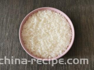 糯米紫薯糕,糯米饭取出备用
