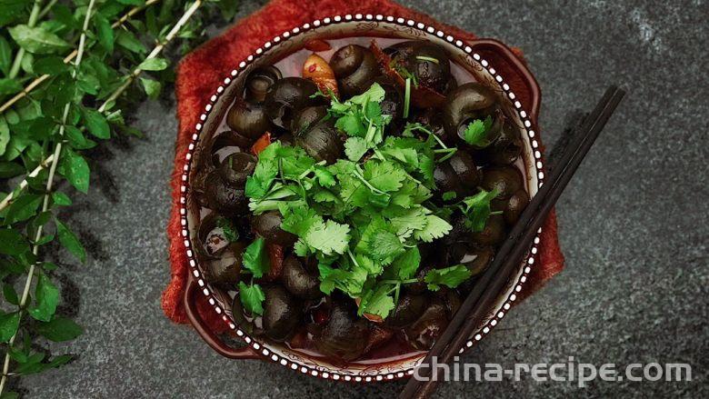 The method of braising snails with fragrant pork belly