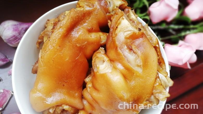 The recipe for braised pork trotters with five spices