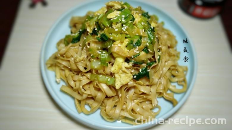 The recipe for stir fried noodles with rapeseed and eggs