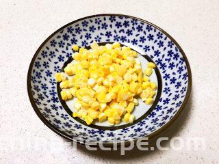 猪肉甜玉米馅抄手,把甜玉米切下来