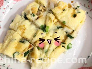 广式肠粉,一碟肠粉出炉啦，放点酱油、花生油，味道还是不错的！