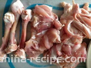 鸡腿炖土豆,处理食材
鸡腿剔骨