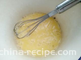油菜蛋炒面,加少许温水或者冷水打散