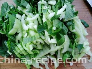 油菜蛋炒面,油菜洗净切碎