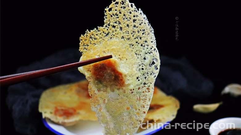 The method of making ice flower fried dumplings