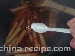 泡菜培根炒年糕,略微加点糖。