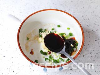酸辣馄饨,加入生抽