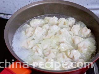 酸辣馄饨,煮至浮起