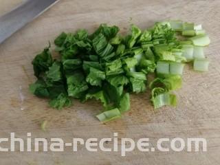 西红柿面疙瘩,小白菜洗干净，切丁。