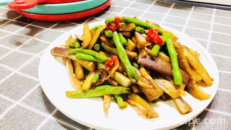 The method of cooking eggplant with cowpeas