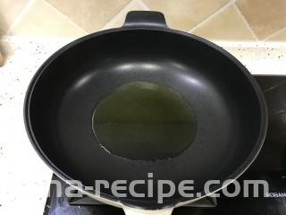 香辣皮皮虾,锅里放油