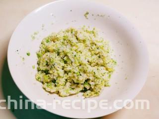 酱心营养饭团,拌匀即可  蔬菜和米饭的比例按自己喜好搭配