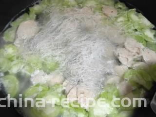 花蛤丝瓜汤,再放入粉丝（可不放）