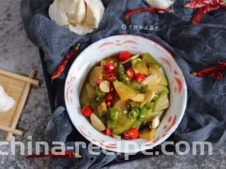 酸辣萝卜片,自己腌萝卜片，口感香辣脆甜，相当下饭