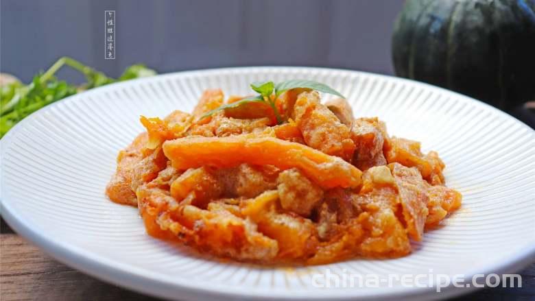 The method of baking pumpkin with salted egg yolk
