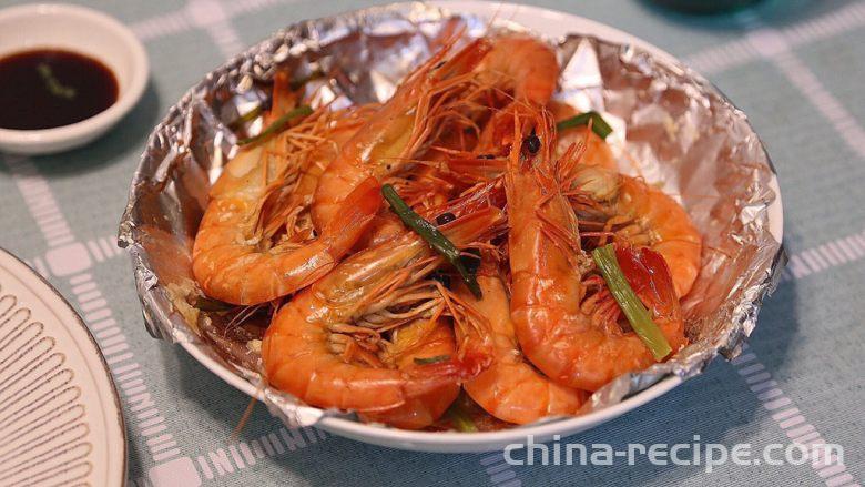 The method of baking sea shrimp with scallions and ginger