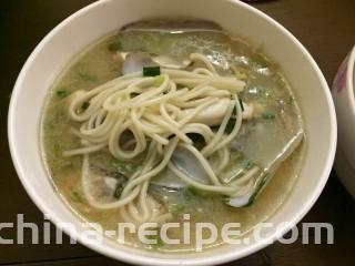海鲜蛏子面,盛出