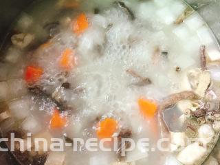 羊杂粉,调成中小火继续煮30分钟